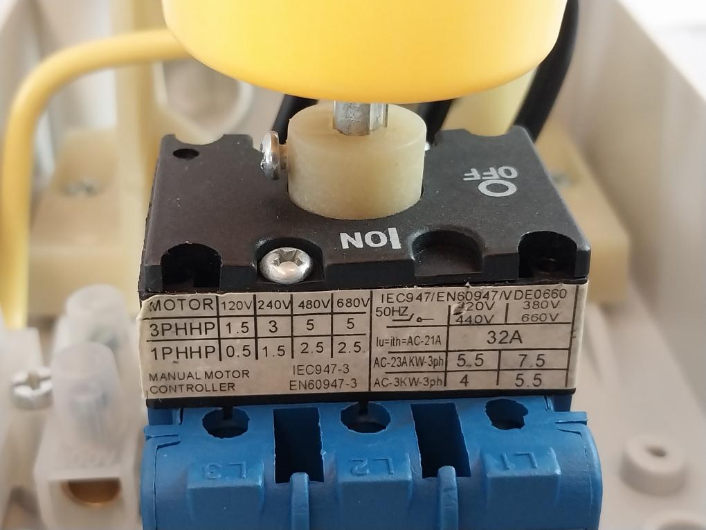 Qx5792 Interlock Socket W/ Change Over Switch Ip67