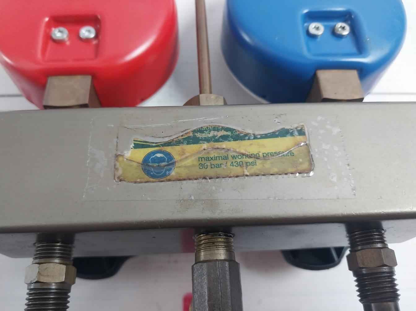 Refco Refrigeration Service Manifold With Charging Hose Set 30 Bar/430 Psi