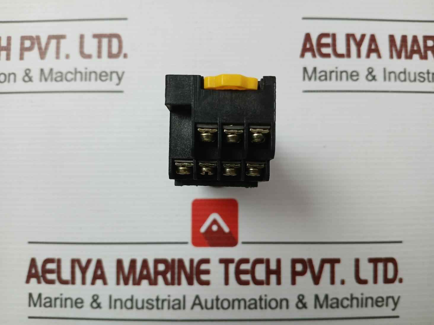 Relay Base Socket Brand Omron Part No: Pyf14A