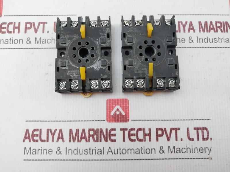 Relay Socket 10A 250Vac Omron P2Cf-08