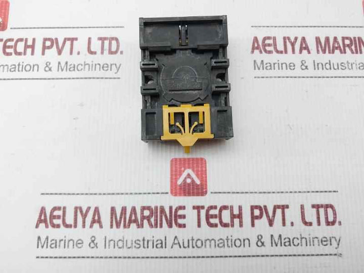 Relay Socket 10A 250Vac Omron P2Cf-08