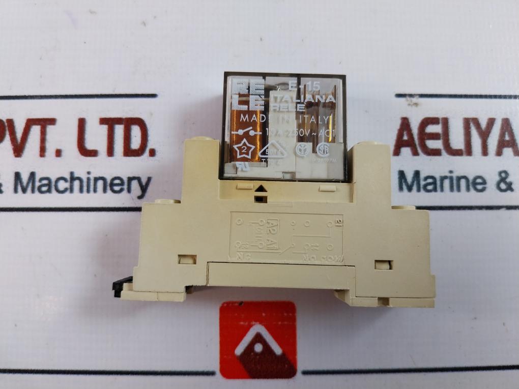 Rele E-15 Relay With Base 110V~ AC