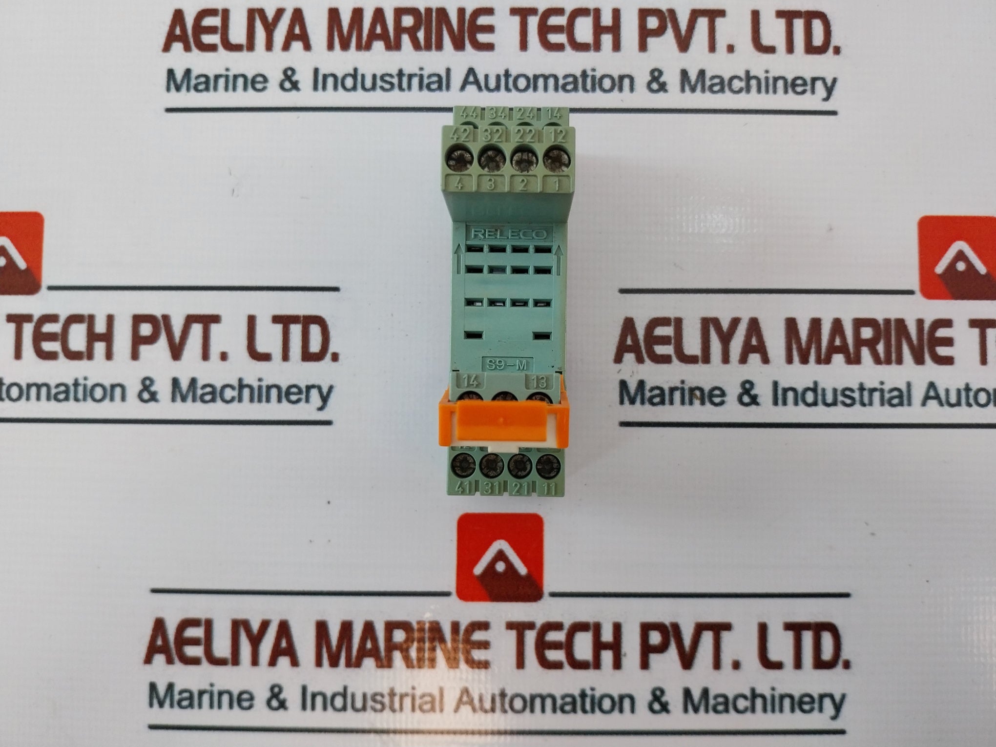 Releco Qr-c Relay With S9-m Base 5A