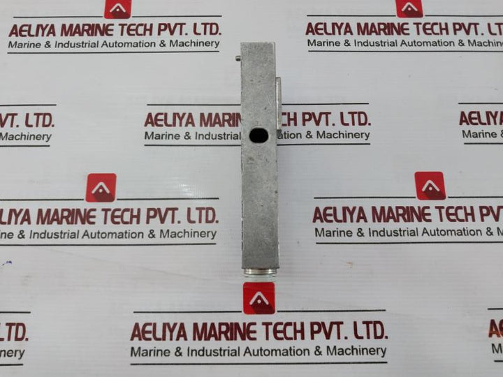 Rexroth 1 825 504 333 Valve Manifold 1 828 300 271