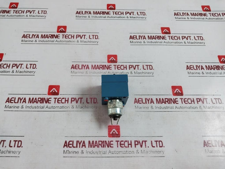 Rexroth 3526010220 Pressure Flow Control Valve With Switch 04W09 7291 441 014001