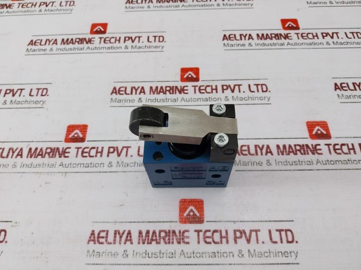 Rexroth 3630070000 Roller Lever Pneumatic Directional Valve 14W33 2A