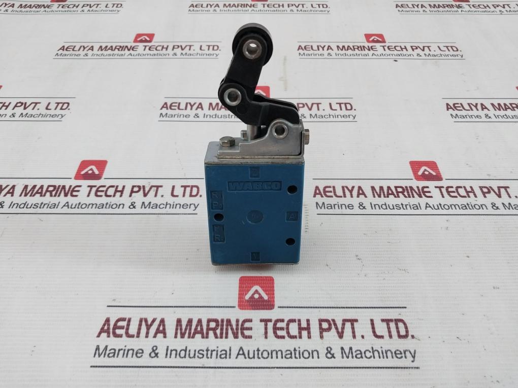 Rexroth 3630070010 Pneumatic Directional Valve With Roller