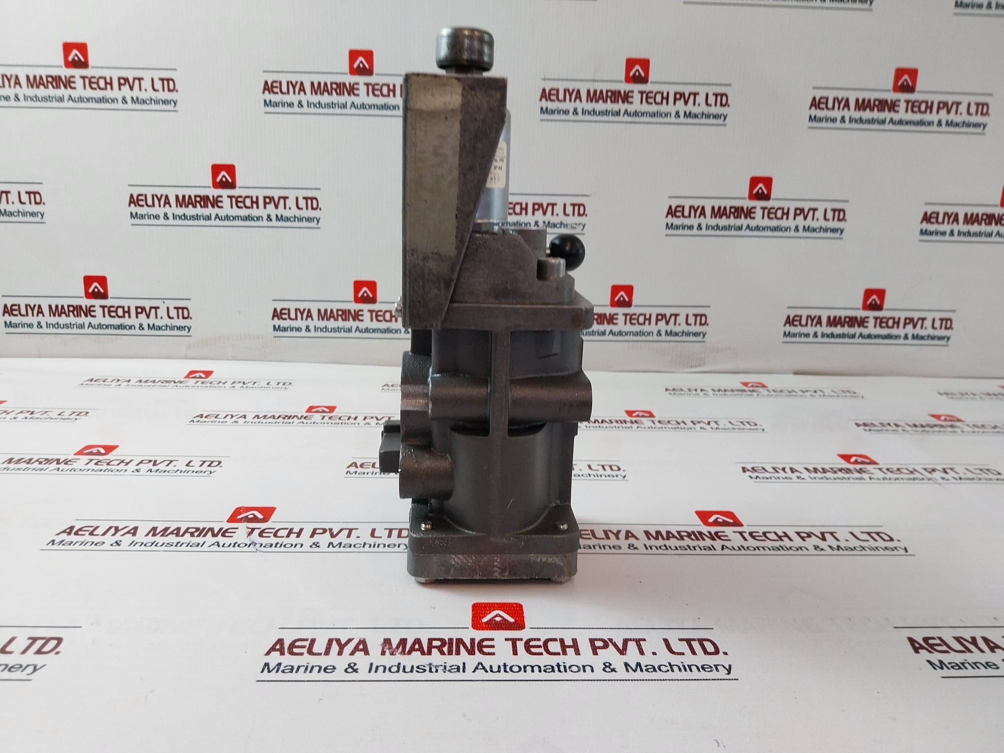 Rexroth 3711100200 Pneumatic 3/2 Way Directional Control Valve 24Vdc Ip65