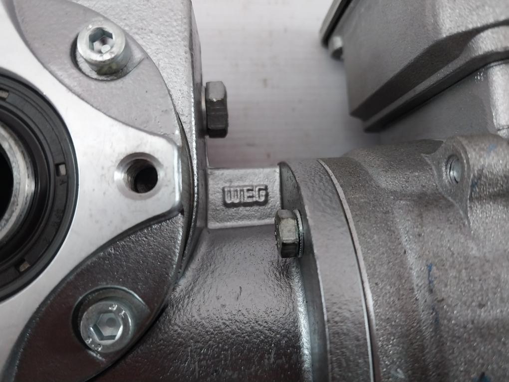 Rexroth 3 842 503 582 Drive Motor 140C 230/400VAC 1300/1560 RPM 50/60 Hz