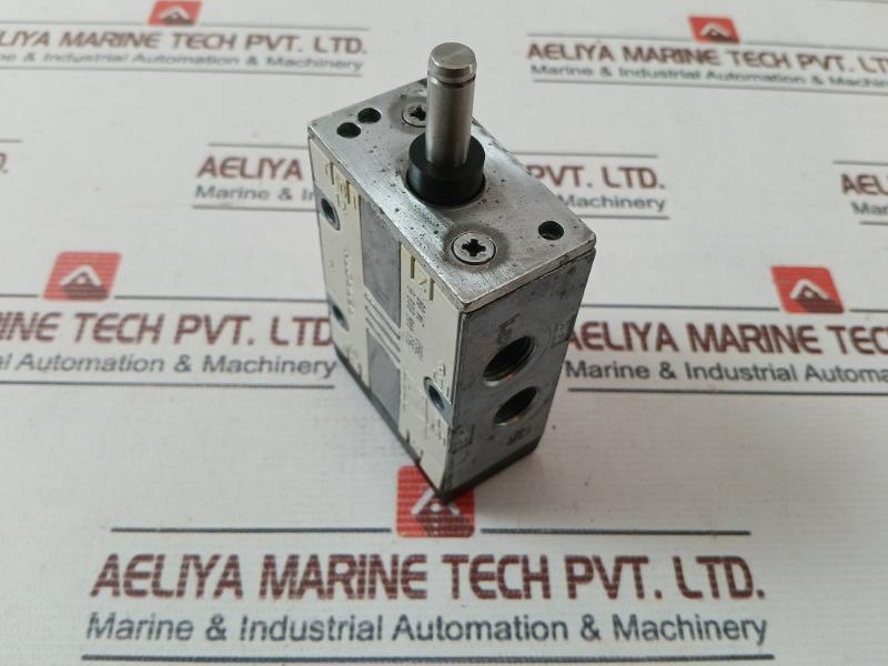 Rexroth 563 446 010 0 Directional Control Valve 7860 34.08