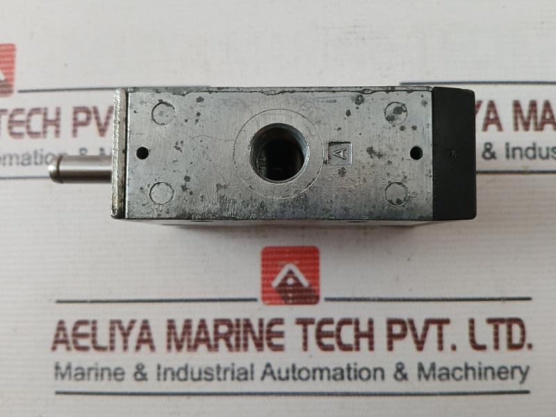 Rexroth 563 446 010 0 Directional Control Valve 7860 34.08