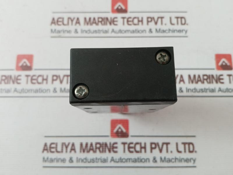Rexroth 563 446 010 0 Directional Control Valve 7860 34.08