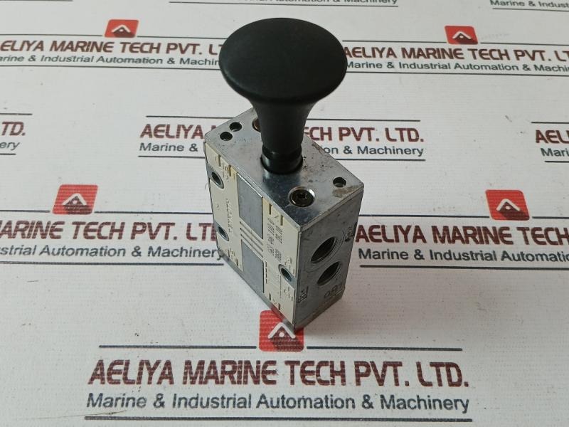 Rexroth 563 446 110 0 Directional Control Valve 7860 28.10