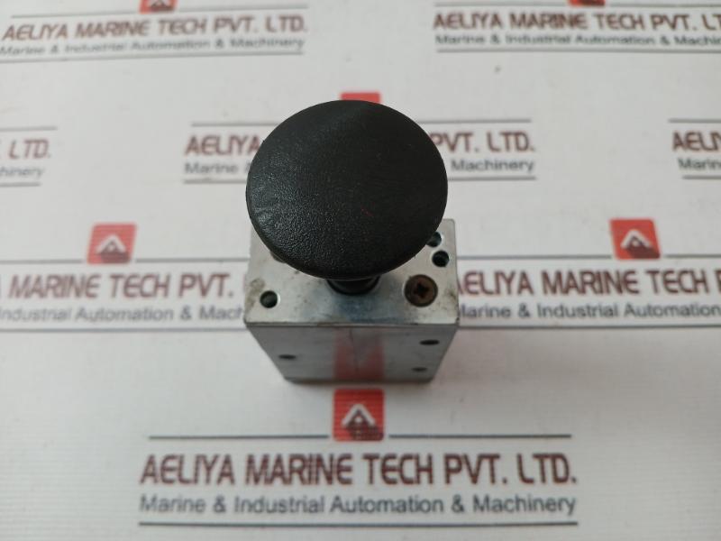 Rexroth 563 446 110 0 Directional Control Valve 7860 28.10