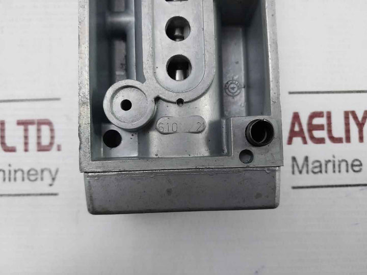 Rexroth 5710050510 Pneumatic Directional Control Valve 05W12