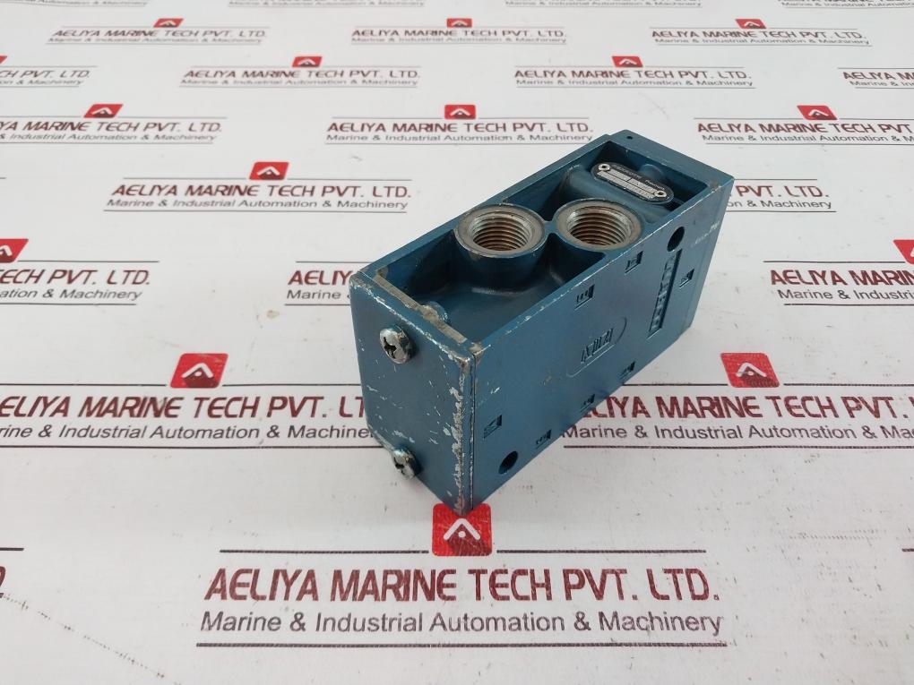 Rexroth 5711000100 Pneumatic Directional Valve 002 0594