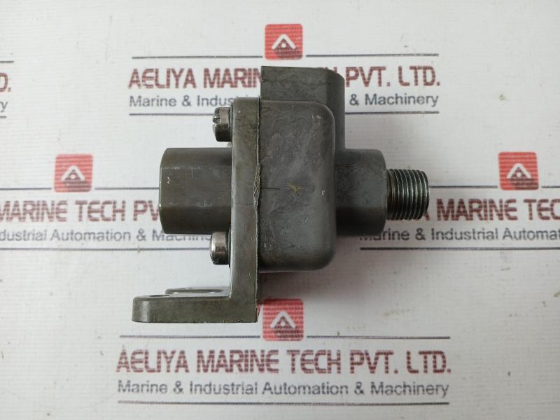 Rexroth P54350-4 Pneumatics Division Shuttle Valve 06W17 884