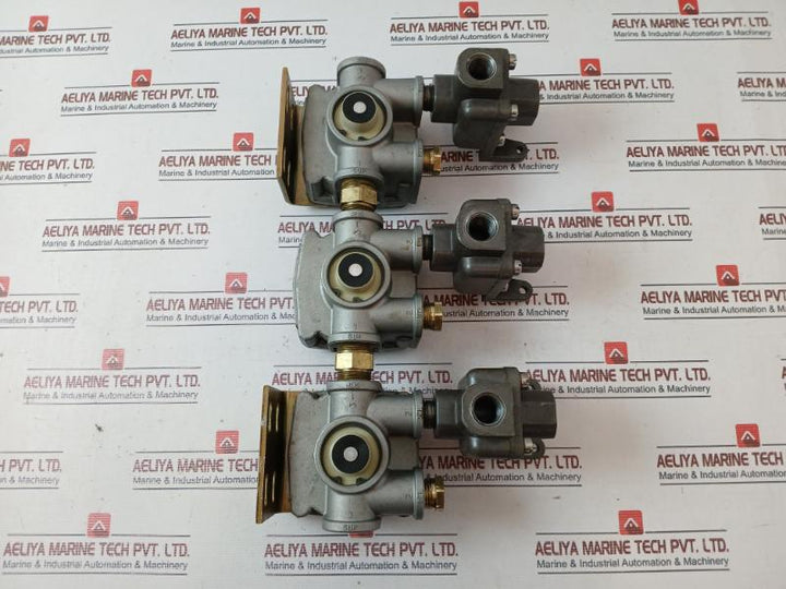 Rexroth P54350-4 Pneumatics Division Shuttle Valve T-294866-d