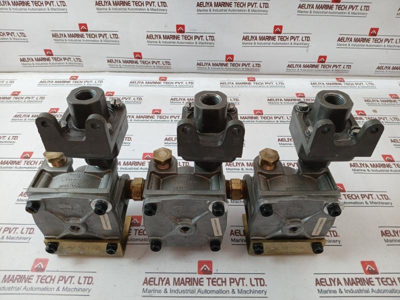 Rexroth P54350-4 Pneumatics Division Shuttle Valve T-294866-d