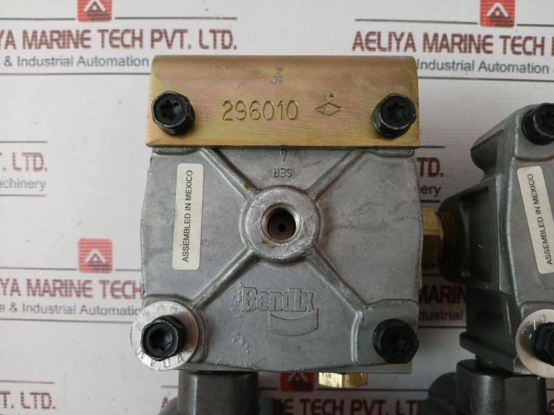 Rexroth P54350-4 Pneumatics Division Shuttle Valve T-294866-d