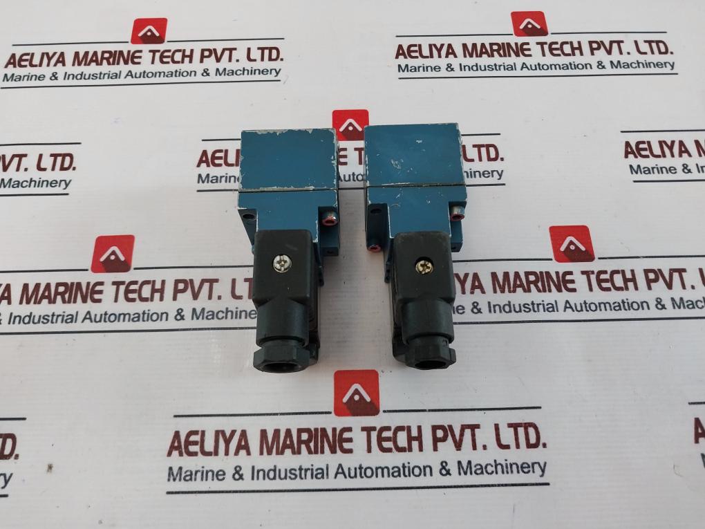 Rexroth Pneumatik 3722250220 Pneumatic Direction Valve W/ 3420547022 Coil 4.8W