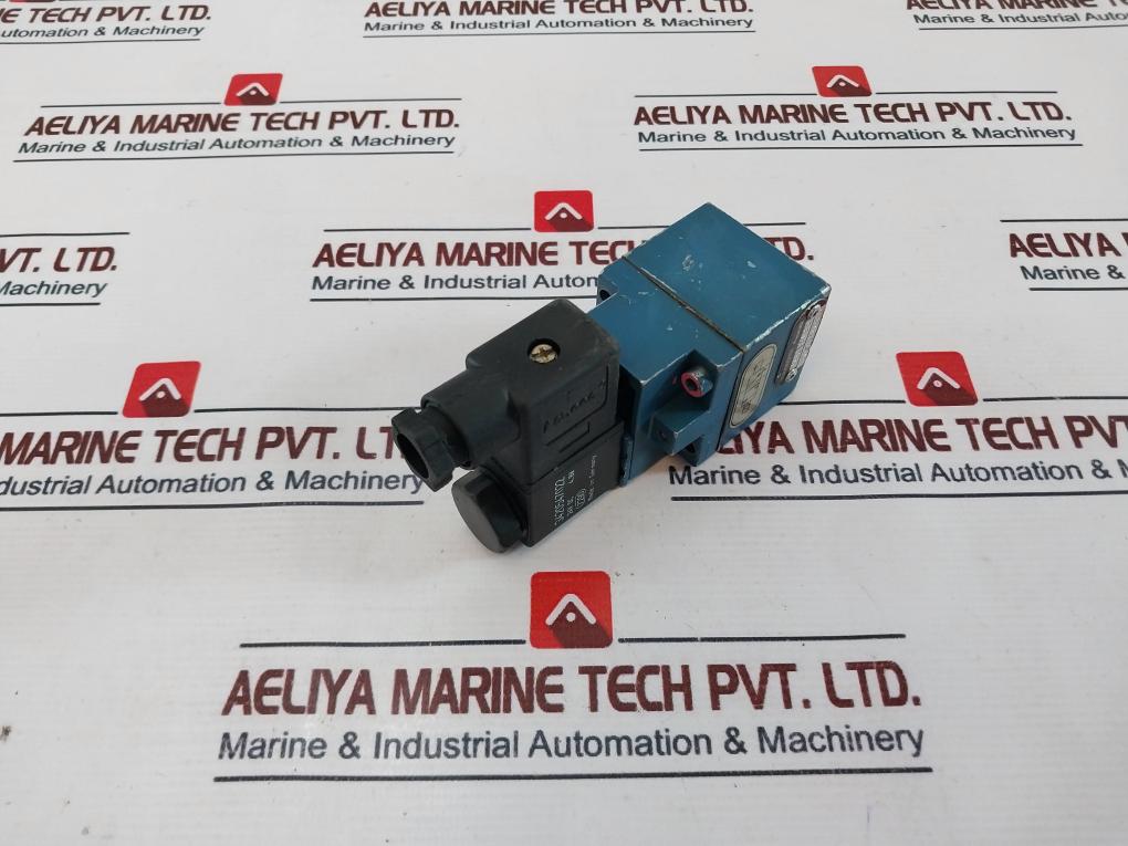 Rexroth Pneumatik 3722250220 Pneumatic Direction Valve W/ 3420547022 Coil 4.8W