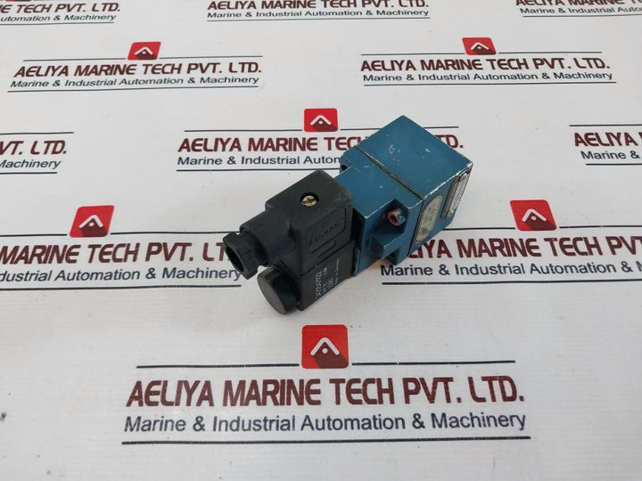 Rexroth Pneumatik 3722250220 Pneumatic Direction Valve W/ 3420547022 Coil 4.8W