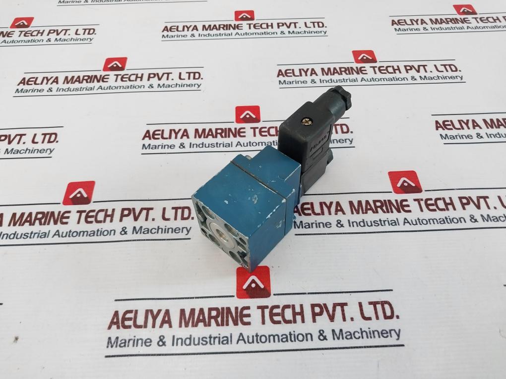 Rexroth Pneumatik 3722250220 Pneumatic Direction Valve W/ 3420547022 Coil 4.8W