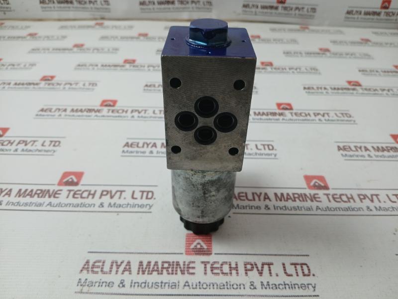 Rexroth R900561291 Directional Control Valve 808825Q 31036331076