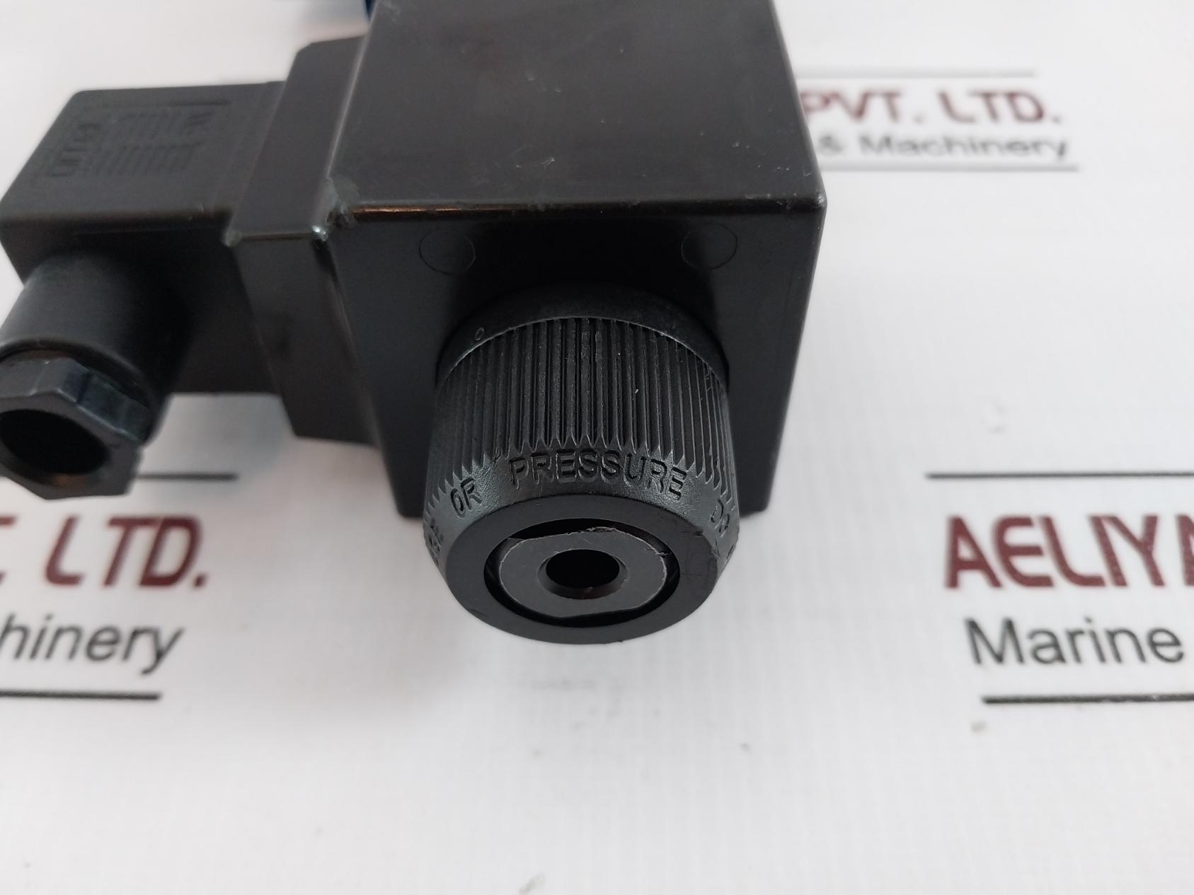 Rexroth R900911762 Directional Spool Valve W/ Coil R900020175 350 Bar 120V/60Hz