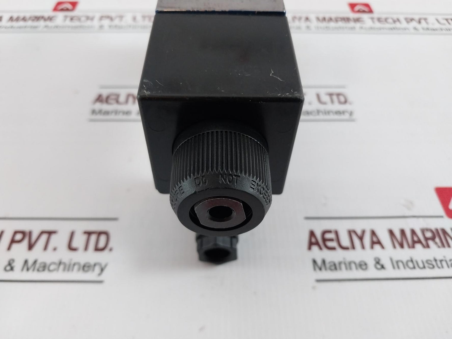 Rexroth R900911762 Directional Spool Valve W/ Coil R900020175 350 Bar 120V/60Hz