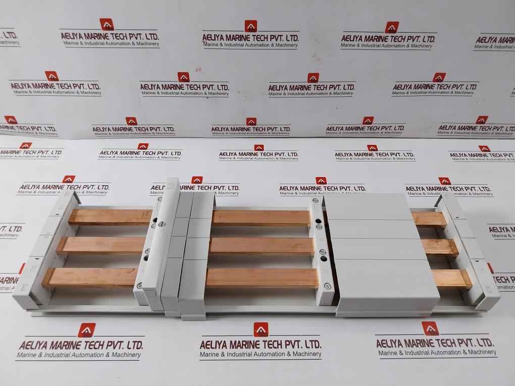 Rittal Sv 9340.000 Busbar System 3ph 600/480vac 63a Awg10-6 44 Lb-in/75c Copper Rails