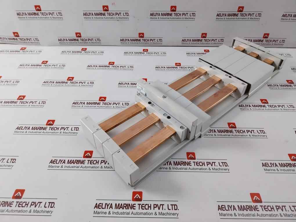 Rittal Sv 9340.000 Busbar System 3ph 600/480vac 63a Awg10-6 44 Lb-in/75c Copper Rails
