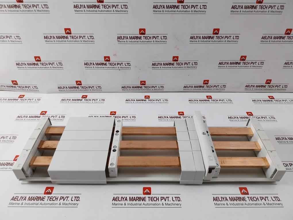 Rittal Sv 9340.000 Busbar System 3ph 600/480vac 63a Awg10-6 44 Lb-in/75c Copper Rails