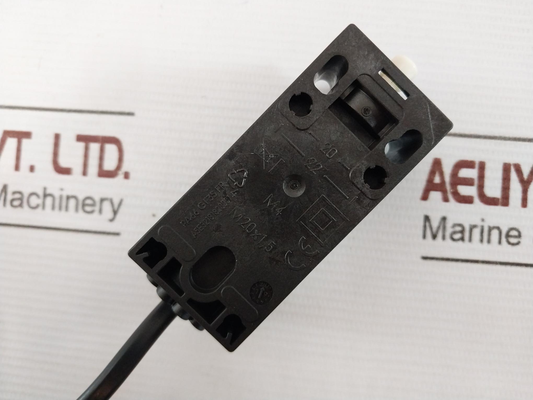 Rittal Sz 2500.460 Door-operated Switch Ip20 300V Ac15 230V 2,5A Dc13 24V