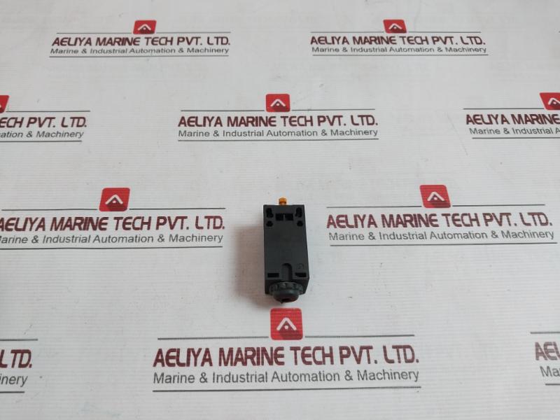 Rittal Sz 2586 Door Limit Switch 3Se3 200-1Xt Ip40 500V 230V 6A 24V 10A