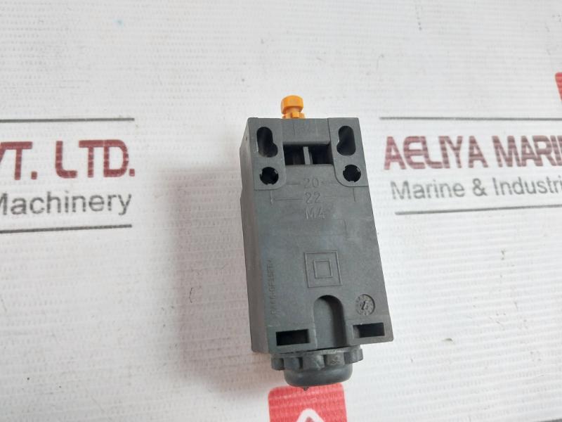 Rittal Sz 2586 Door Limit Switch 3Se3 200-1Xt Ip40 500V 230V 6A 24V 10A