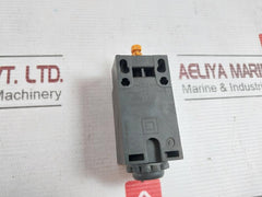 Rittal Sz 2586 Door Limit Switch 3Se3 200-1Xt Ip40 500V 230V 6A 24V 10A