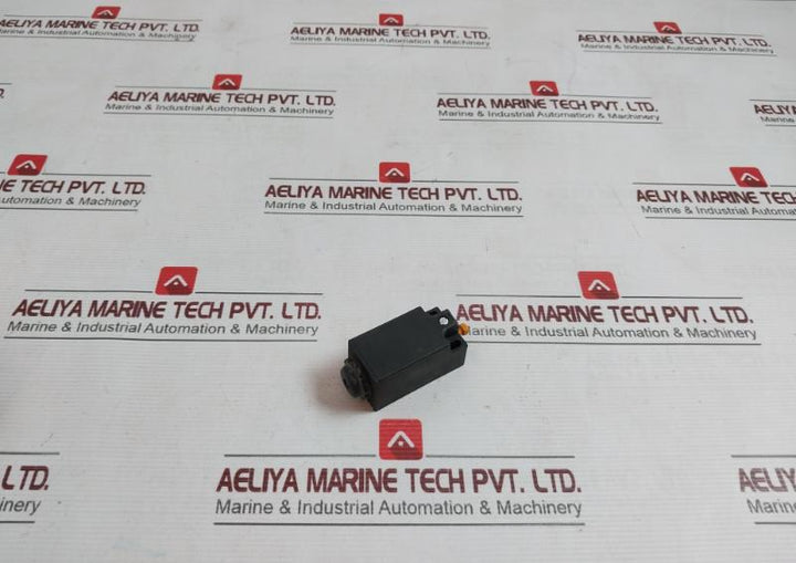 Rittal Sz 2586 Door Limit Switch 3Se3 200-1Xt Ip40 500V 230V 6A 24V 10A