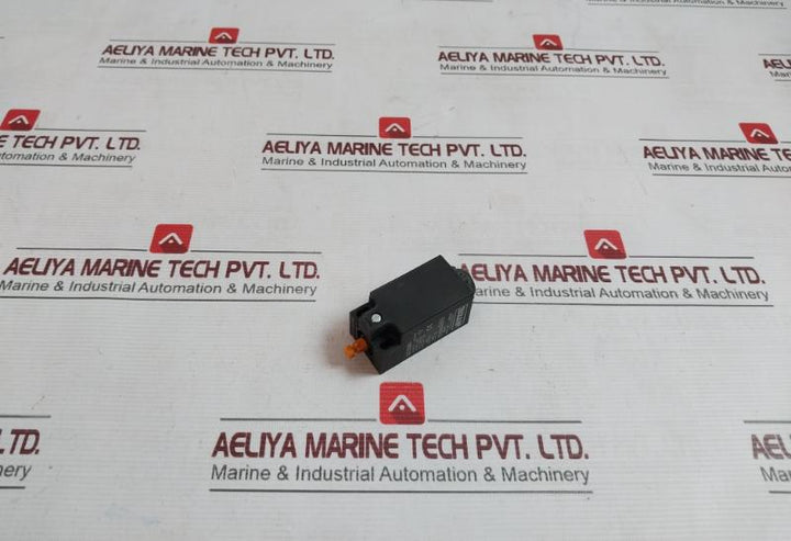 Rittal Sz 2586 Door Limit Switch 3Se3 200-1Xt Ip40 500V 230V 6A 24V 10A