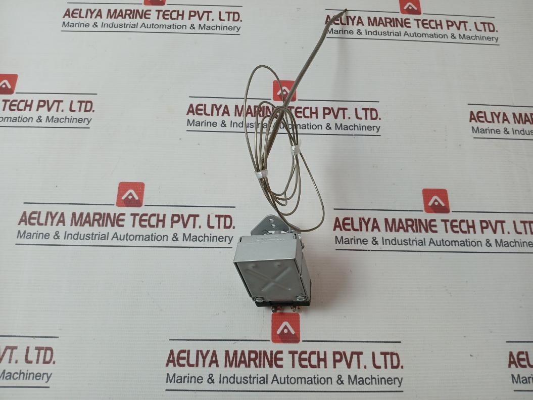 Robertshaw Knp-5-48 Thermostat 30A 277Vac Mt 850F