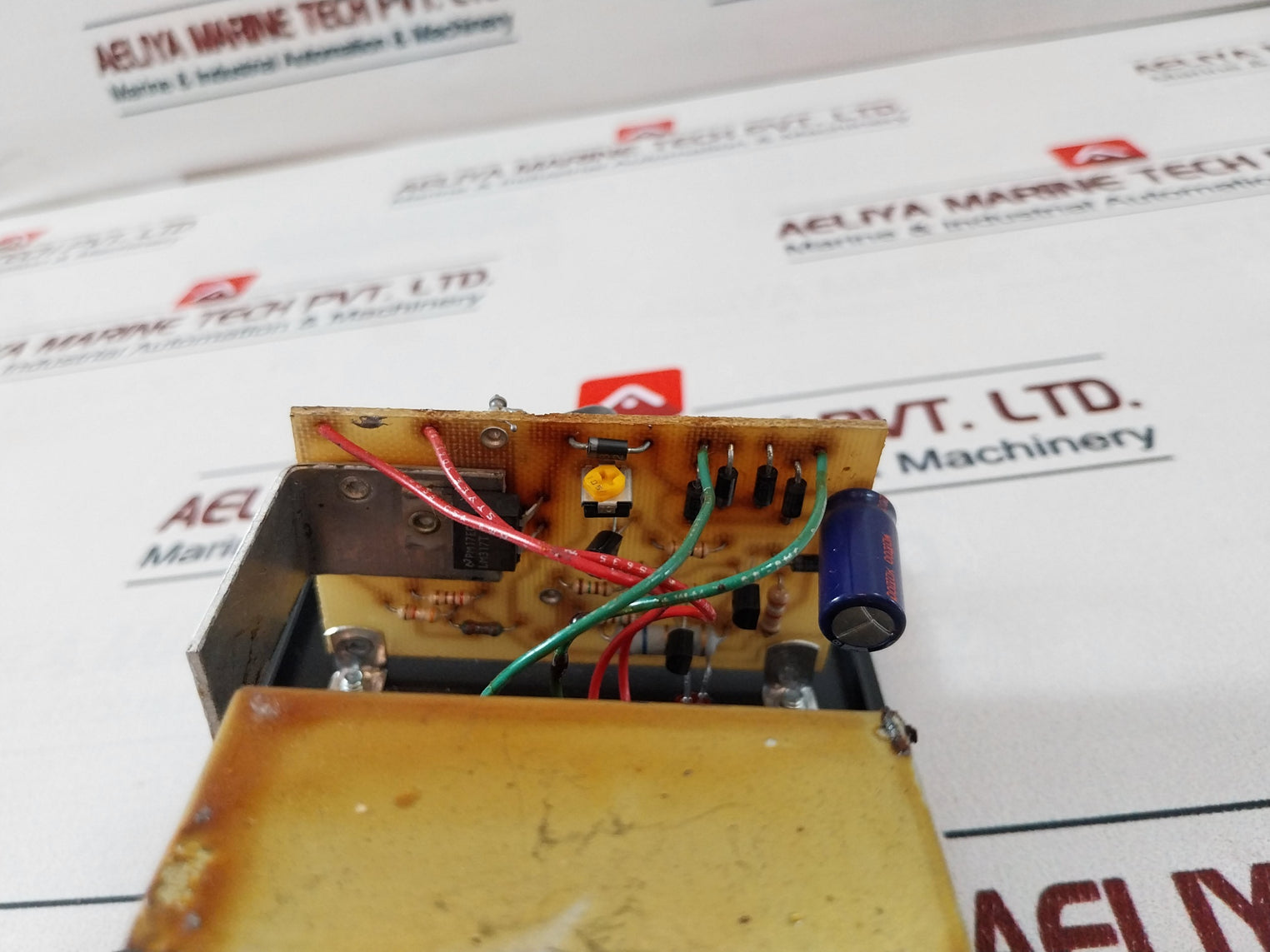 Rr 12600M 12 Volt Gelled/Cell Charger 120Vac 50/60Hz