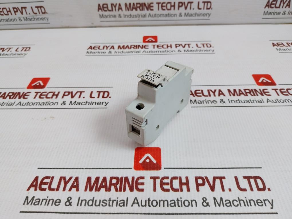 Rt18-32 10 X 38 Fuse With Fuse Holder Assembly 500V Ac 4/32 A Eia