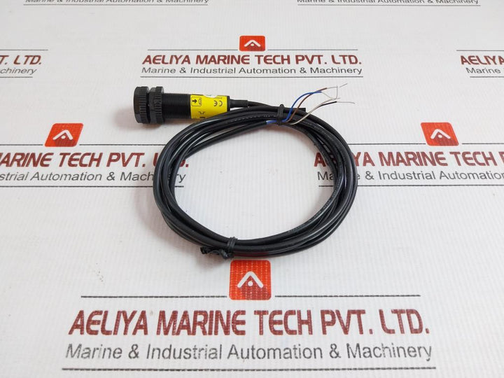 S18-2Vnrl-2M Plastic Barrel Photoelectric Sensor Banner Engineering