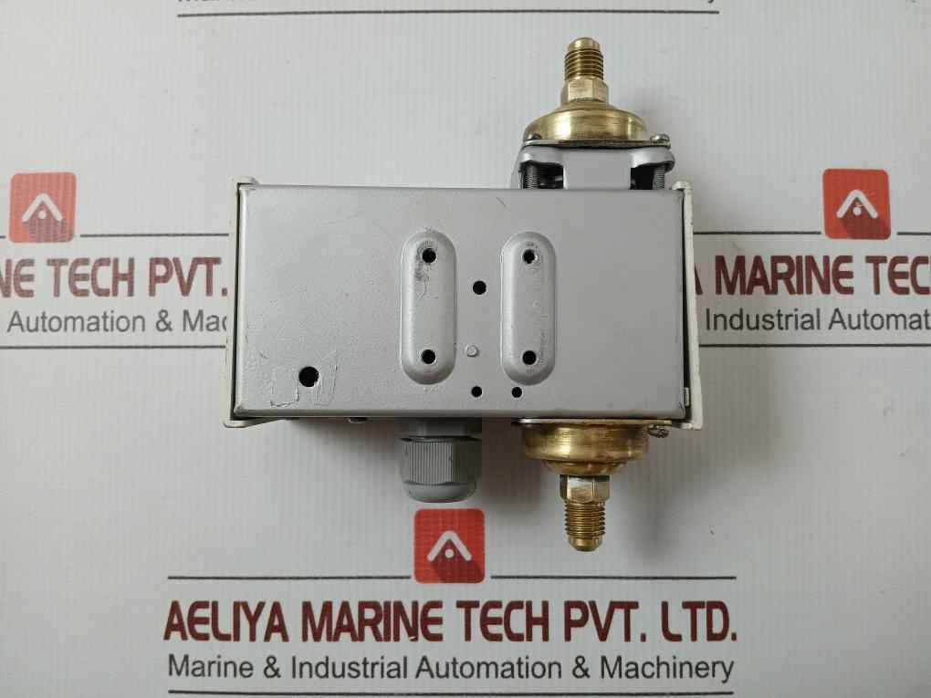 Saginomiya 0.1-0.35 Mpa Pressure Switch