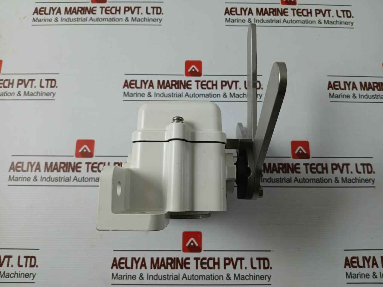 Sakamoto Electric Lwio-sb3 Limit Switch Ip66 Np2103-1