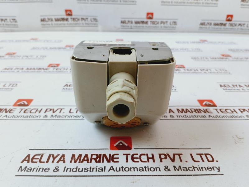 Sauter Hbc F904 Duct-mounted Humidistat 6(2)A 250V