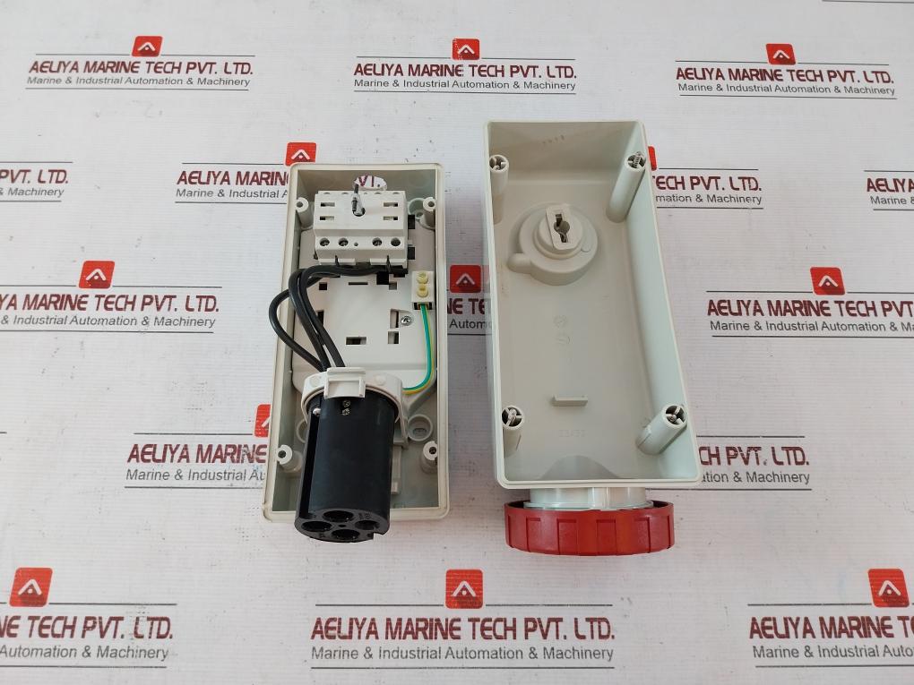 Scame Serie Advance 2 561.32864 Interlocked Socket-red 690V 50Hz 3P-ith 40A