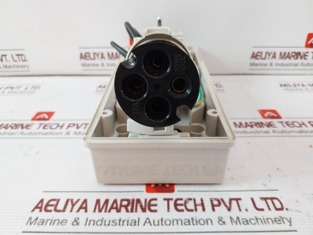 Scame Serie Advance 2 561.32864 Interlocked Socket-red 690V 50Hz 3P-ith 40A