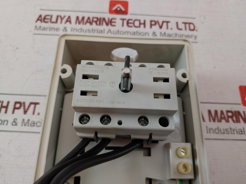 Scame Serie Advance 2 561.32864 Interlocked Socket-red 690V 50Hz 3P-ith 40A